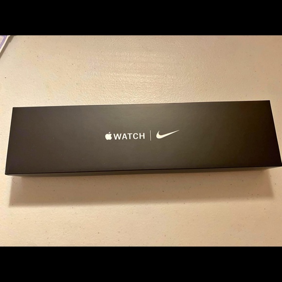 Apple Watch series 7 Nike version - Picture 2 of 6